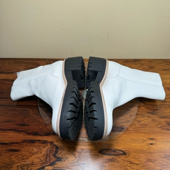 Open Edit Mya Lug Sole Chelsea Boot in white - Picture 13 of 15